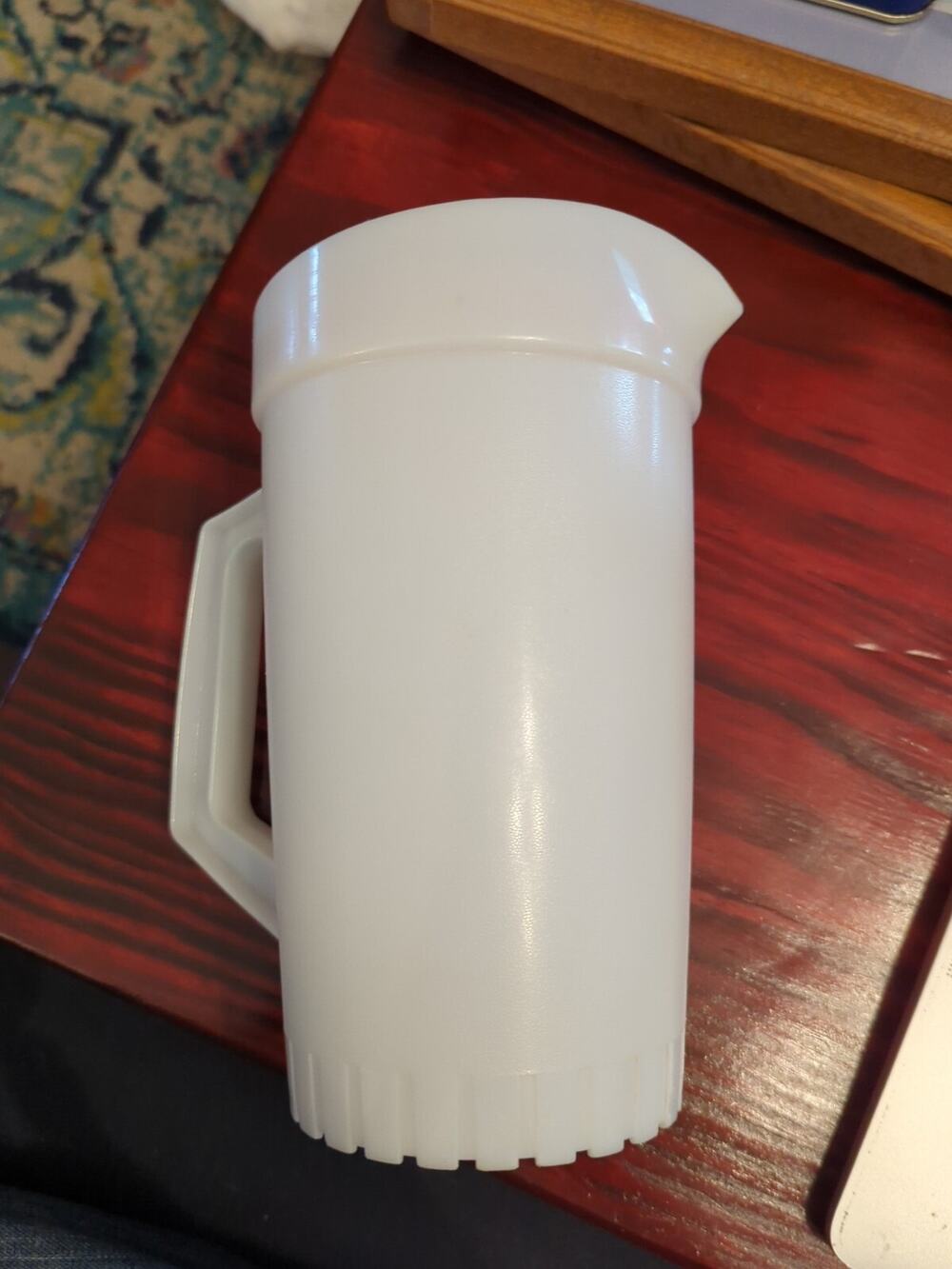 Vintage Tupperware 1 Quart white Pitcher 874-11 with Red Lid 875-18